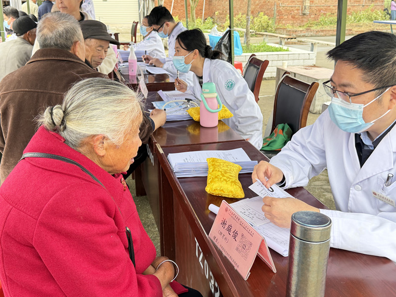 家门口看中医专家!中江这场义诊把健康关怀送到群众心坎里